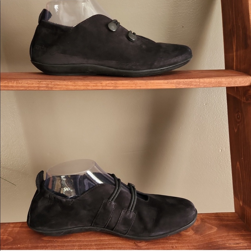 Arche black toggle closure flats